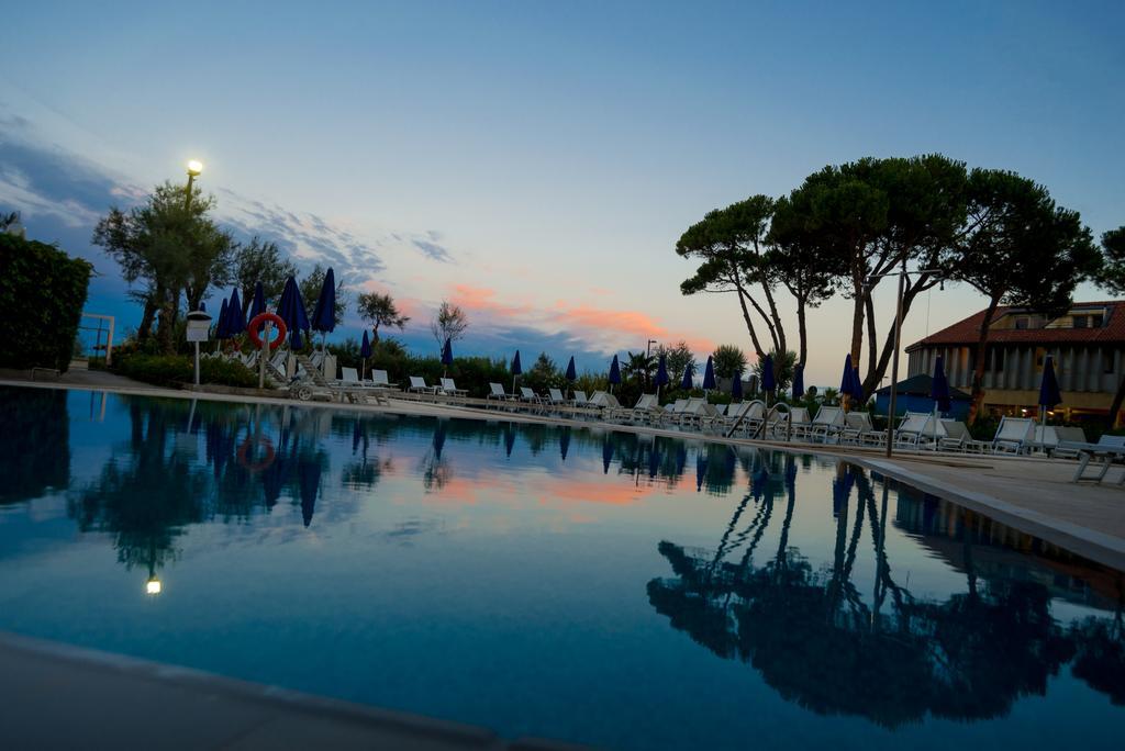 Fantinello Hotel Caorle Exterior photo